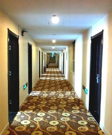 Super 8 Hotel จี่หนาน ภายนอก รูปภาพ