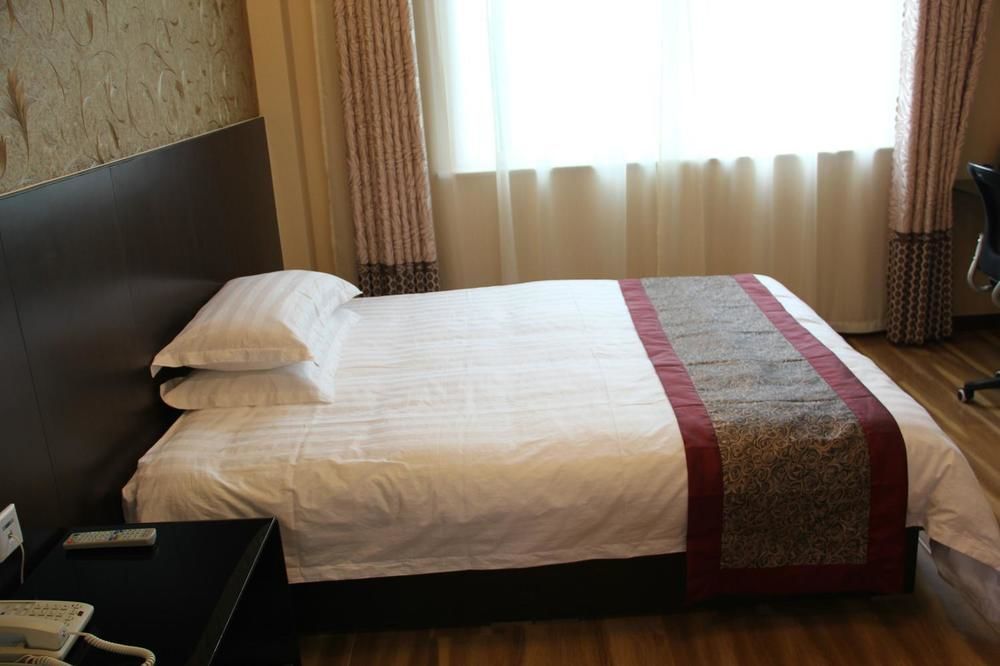 Super 8 Hotel จี่หนาน ภายนอก รูปภาพ