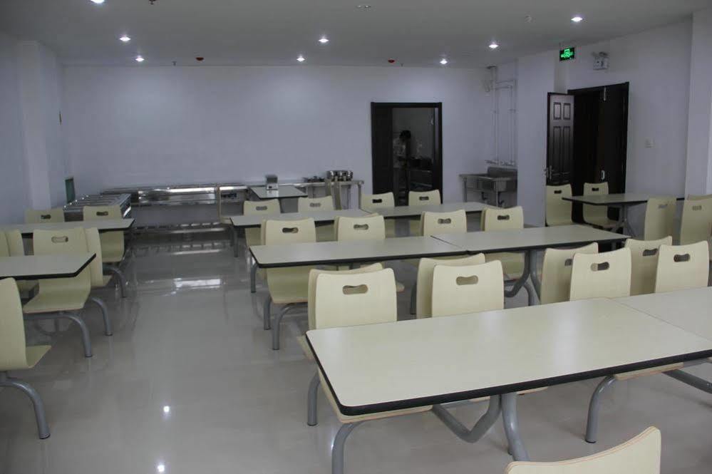 Super 8 Hotel จี่หนาน ภายนอก รูปภาพ