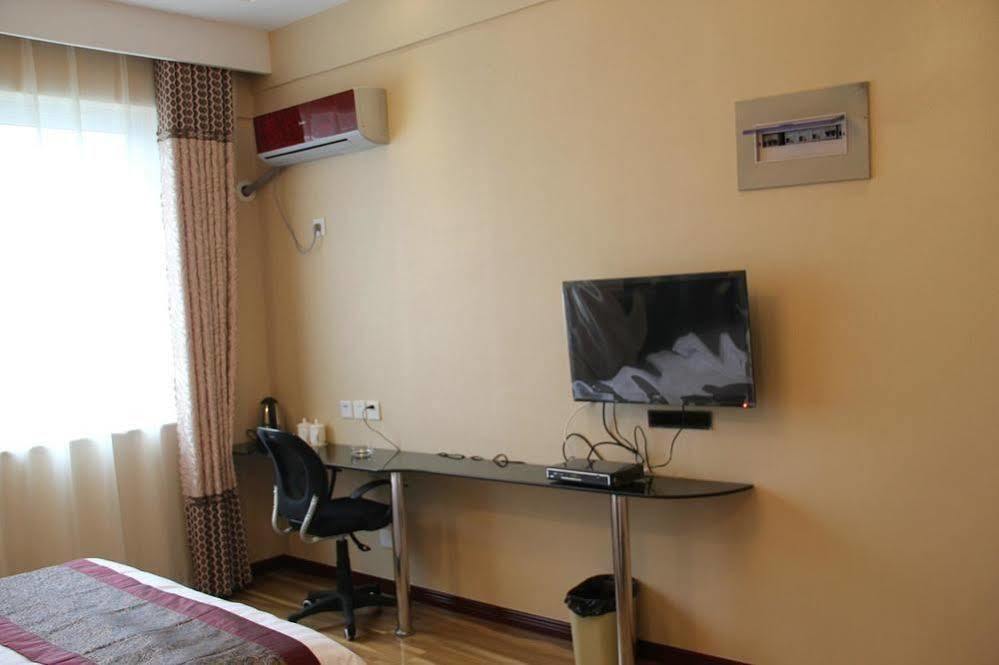 Super 8 Hotel จี่หนาน ภายนอก รูปภาพ