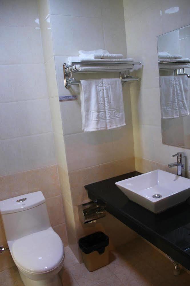 Super 8 Hotel จี่หนาน ภายนอก รูปภาพ